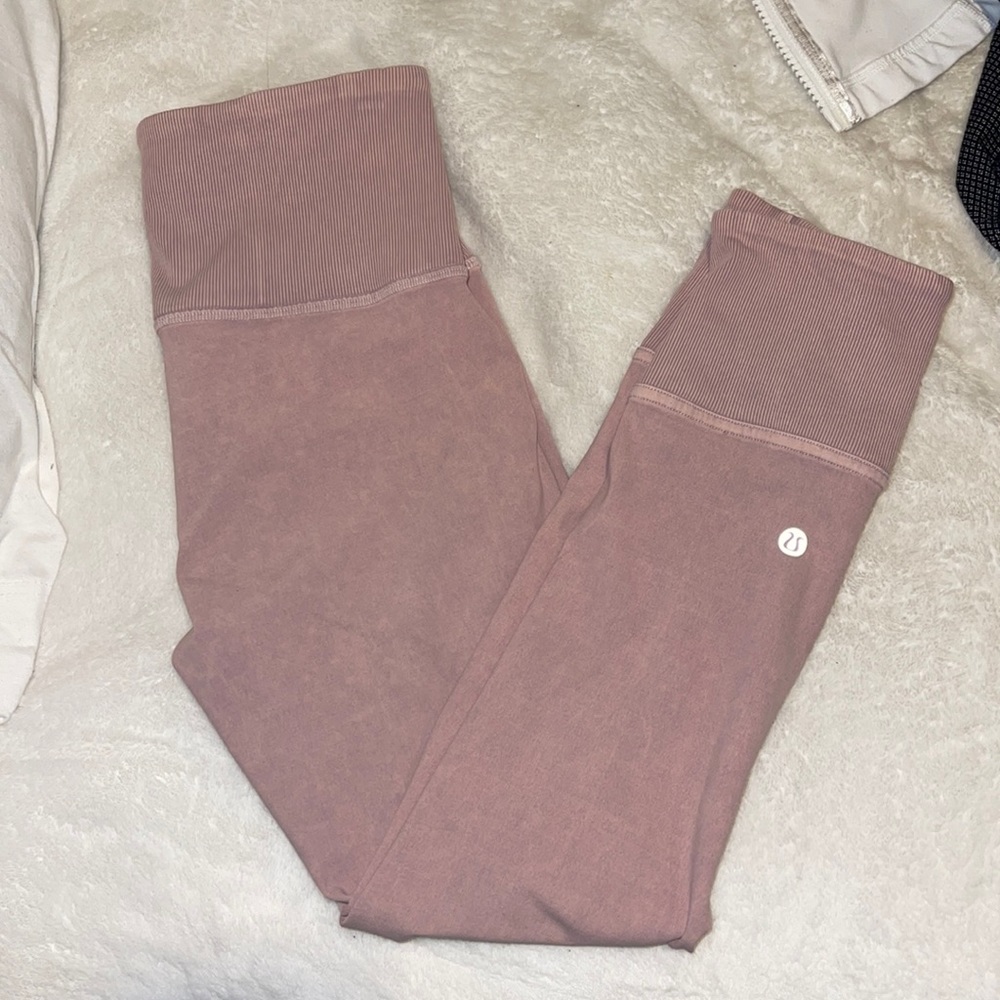 Sold out pink (ashy) lululemon leggings